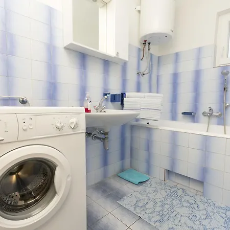 Apartment Visnja *
